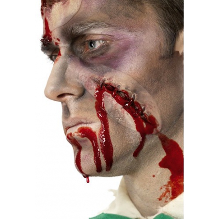 cicatrice avec agrafes et faux sang - deguisement de mort-vivant, maquillage halloween 