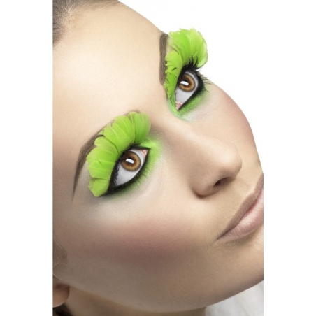Cils verts néon avec plumes pour un rendu féérique et lumineux - maquillage déguisement Cils verts néon avec plumes pour un rendu féérique et lumineux - maquillage déguisement