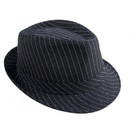 Tony rayé noir et blanc, le chapeau typique du gangster Tony rayé noir et blanc, le chapeau typique du gangster