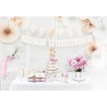 Guirlande de fanions "Just Married" intégrée dans la décoration d'un buffet de mariage