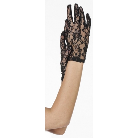 Gants en dentelle noire, un accessoire idéal pour accessoiriser une robe de marquise ou gothique à l'occasion d'un carnaval