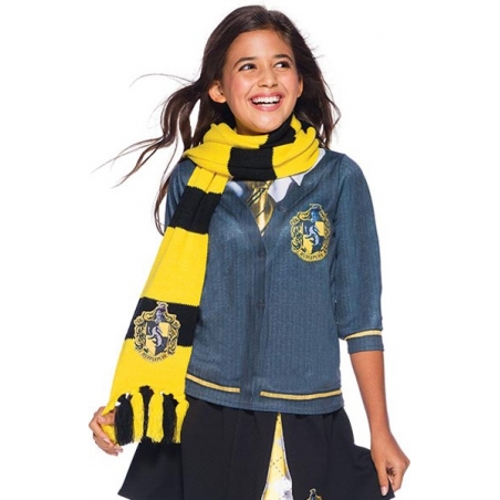 Écharpe Poufsouffle luxe sous licence Harry Potter portée par une fille Écharpe Poufsouffle luxe sous licence Harry Potter portée par une fille