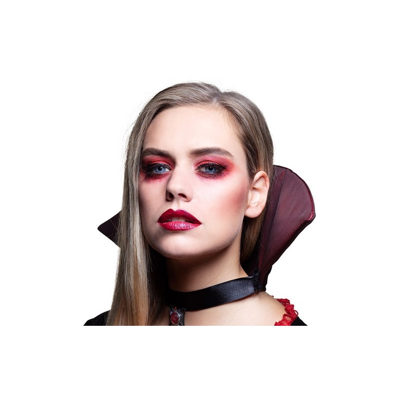 Maquillage vampire, paire de lentilles grises sans correction de la vue