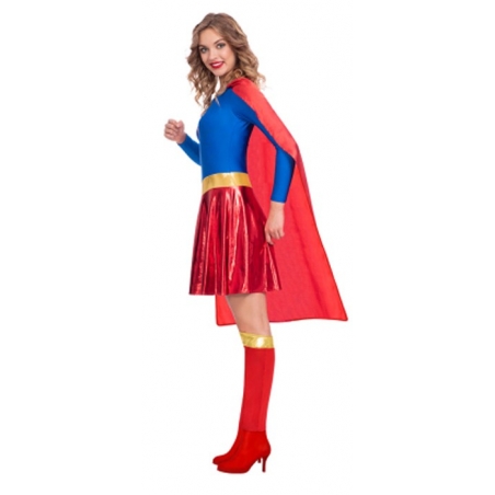 Déguisement de Supergirl pour femme vue de profil avec cape et jambières sous licence officielle Déguisement de Supergirl pour femme vue de profil avec cape et jambières sous licence officielle