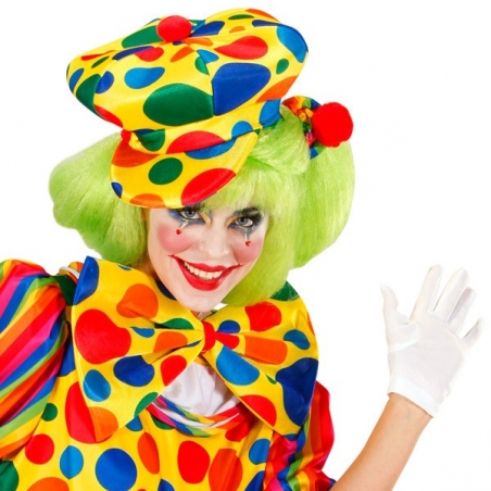 Nœud papillon de clown géant à pois porté par une femme