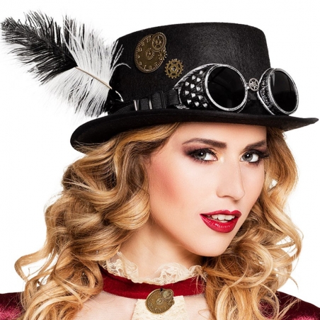 Chapeau Steampunk noir porté par une femme Chapeau Steampunk noir porté par une femme