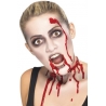 maquillage halloween - femme zombie avec faux sang