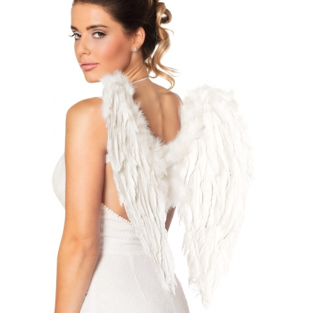 Ailes blanches en plumes idéales pour accessoiriser votre costume