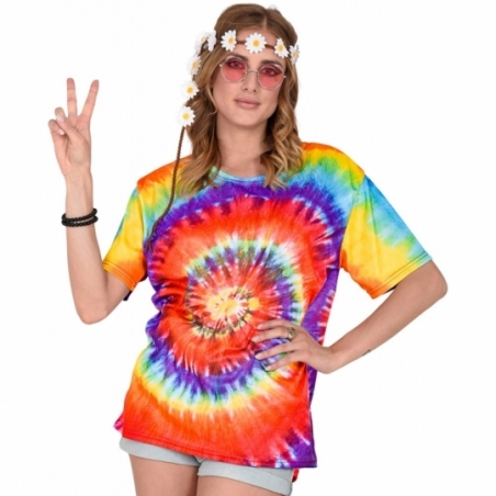 T-shirt hippie porté par une femme avec lunettes et bandeau