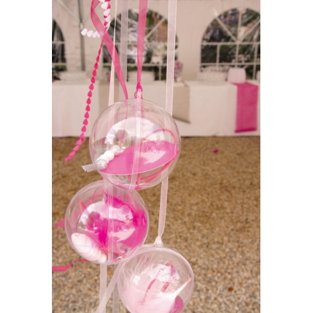 Boules transparentes suspendues pour réaliser une décoration orignale et colorée