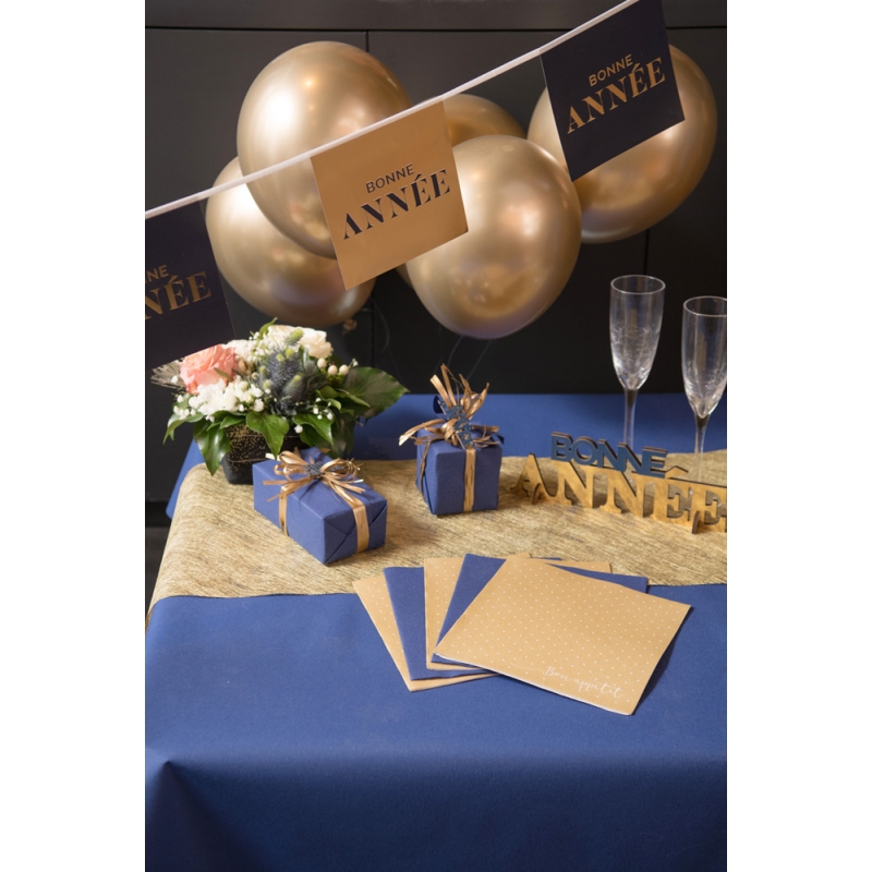 Idée déco pour vos tables de nouvel an avec le rouleau de nappe bleu foncé airlaid luxe