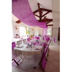 Idées de décoration avec la tenture couleur violet parme et la tenture ivoire