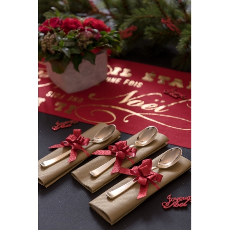Idée déco de table de Noël avec le set de noeuds rouges à pailletés