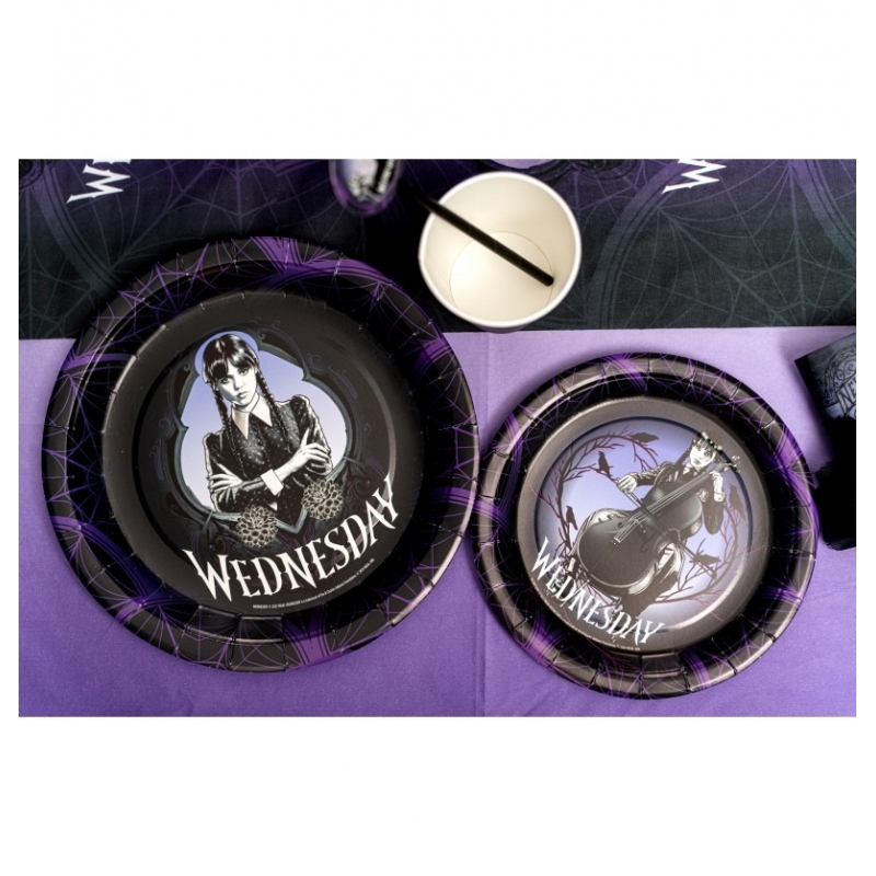 Déco de table anniversaire thème Mercredi Addams